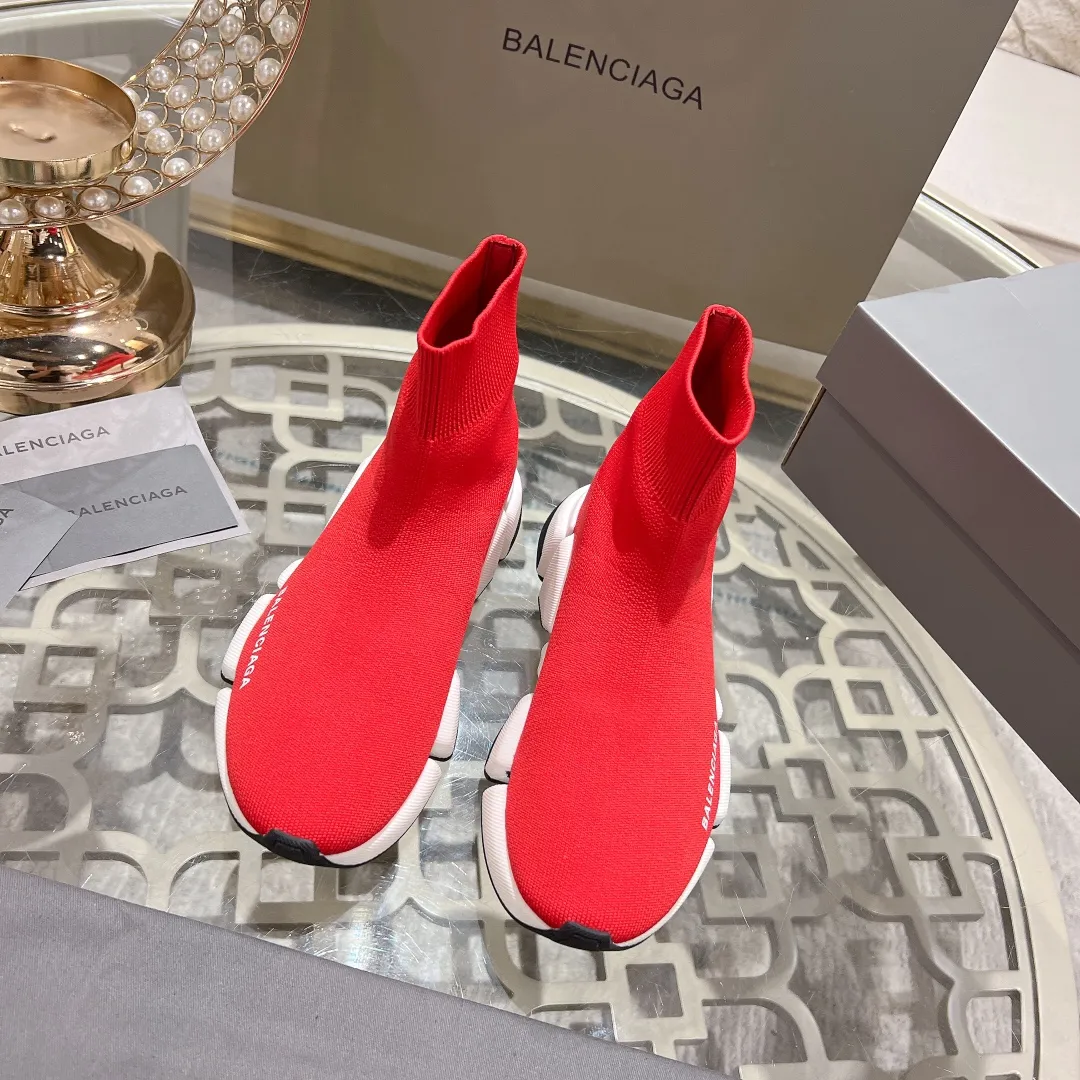 👟👟Ex-factory price 520👟👟 【Balencia**】The latest ✅SPEED2.0 multi-compression molded combination outsole from Paris* ✅ ⚠️Balencia’s top couple socks and shoes❗️ 🌟Original purchase and development! The top version on the market, with upgraded quality, every detail including packaging is compared to ZP! Newly upgraded TPU vacuum molded combination outsole! More comfortable and easy to wear! 3D knitted fabric is breathable and does not deform! The logo is the same as the original one, please distinguish it from the market currency! ⚠️Balenciaga’s latest packaging! 🔸Couple size SIZE: 35-42 (can be customized from 41)